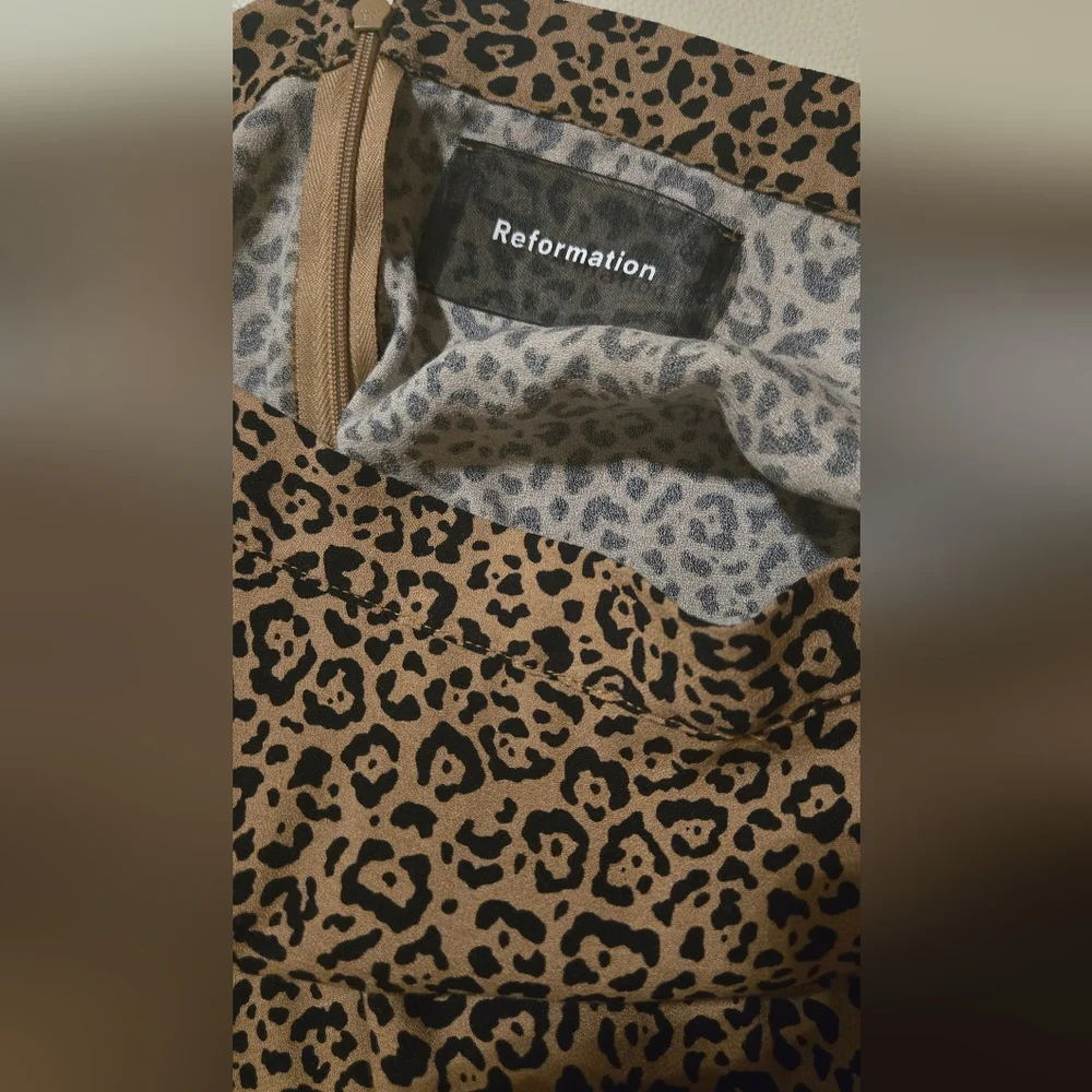 Reformation Bea Skirt in size 2. Never worn. - Picture 4 of 6